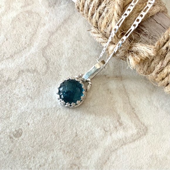 Dainty Deep blue aquamarine pendant. - Picture 5 of 10